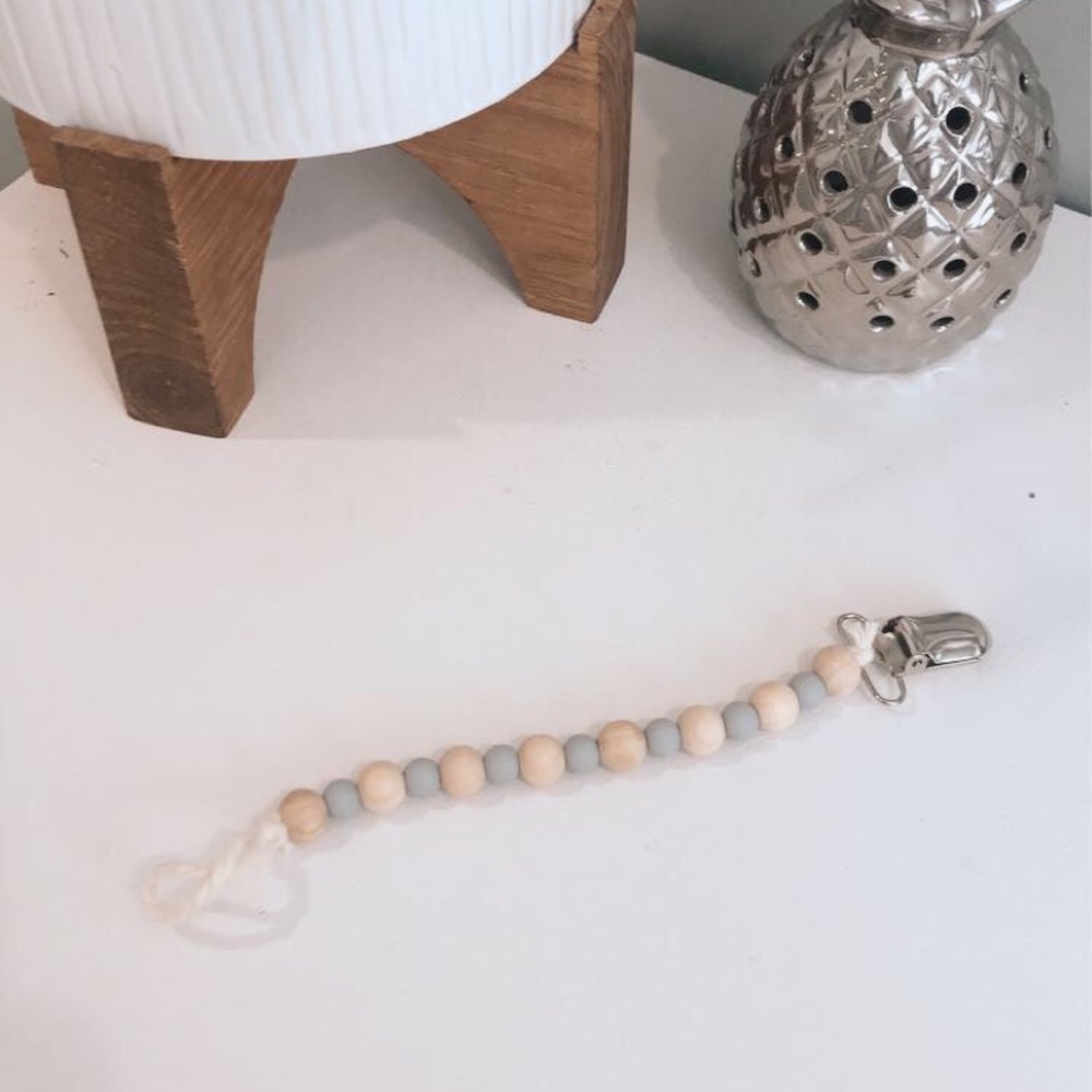 morning fog paci clip